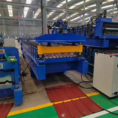 die Farbe- benutzte die Stahl-840 Dach-Platten-Rolle, die hydraulische Schere der Maschine bildet, Stahlbau