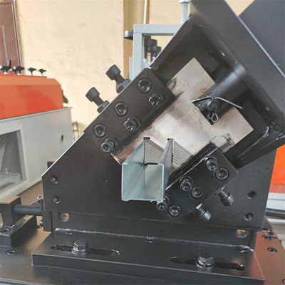 Metall- GI C U formen hellen Stahl-Keel Stud And Track Roll, der Maschinen-Linie bildet