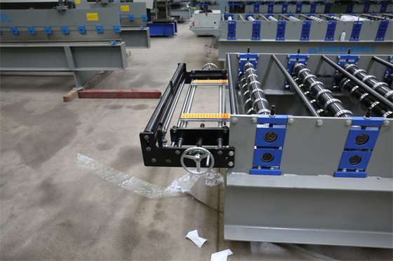 Überdachung der Plattenwellblechrolle, die Maschinenmetallvollautomatische hohe Geschwindigkeit 30m/min bildet