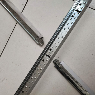 LICHT-KIEL-ROLLE Gitter t-Stück der verschobenen Decke Gestaltungs, welchedie maschinen-DECKEN-KANAL-ROLLE BILDET MASCHINE BILDET