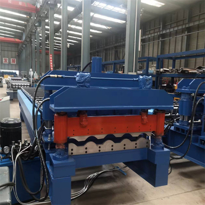 Kundengebundene Metallstahlbleche profilieren die glasig-glänzende Dachplatte-Rolle, die Maschine herstellend sich bildet