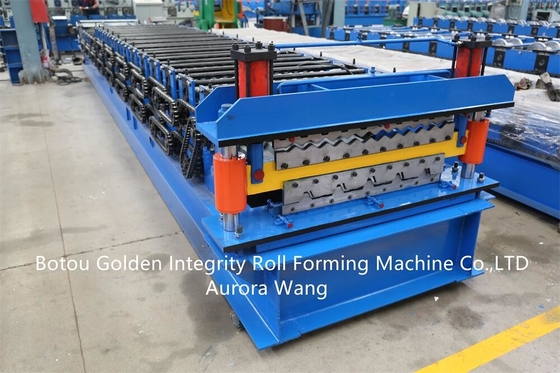 Kundengebundene Stahlrolle verwendete die Überdachung von den Blättern, welche die Maschinendoppelschichtdachplatte herstellen, welche die Formung der Maschine macht