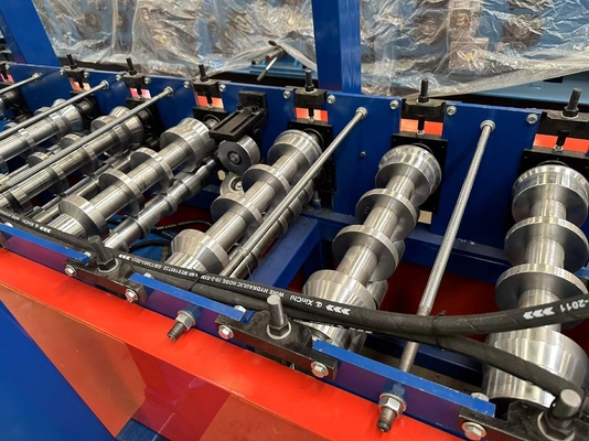 Die Umhüllungs-Wand-Rolle, die Maschine 380V bildet, fertigte besonders an