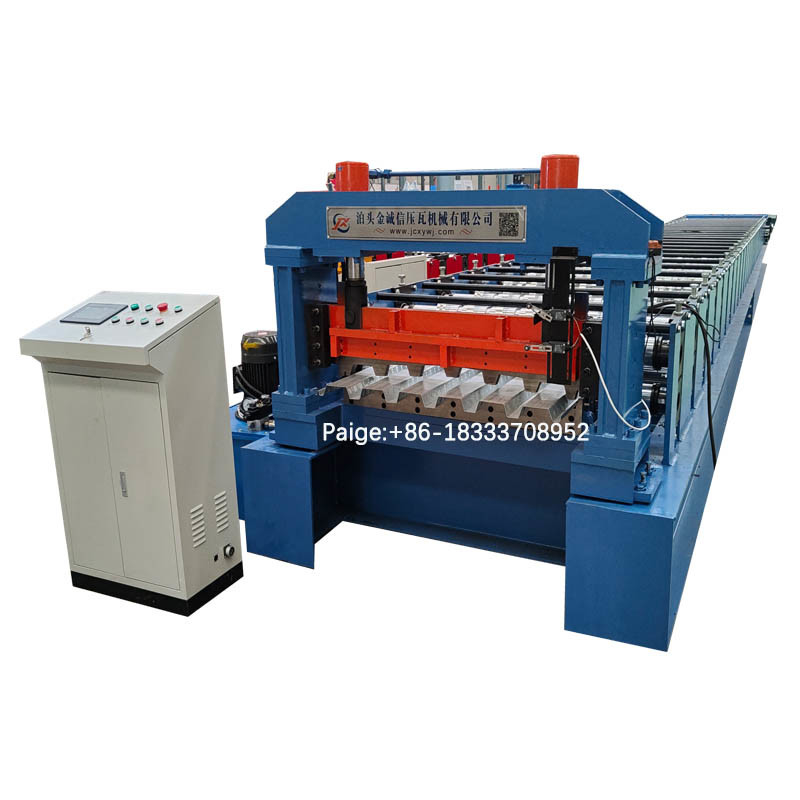 DIE METALLplattform-ROLLE, DIE MASCHINEN-BODEN-PLATTFORM BILDET, WALZEN DIE FORMUNG DER MASCHINE KALT