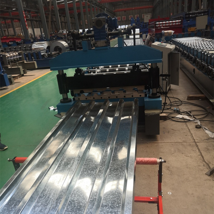 Metallfarbstahl galvanisierte 686 Ibr das Dach-Platten-die Rolle, die Maschine für Baumaterialien bildet