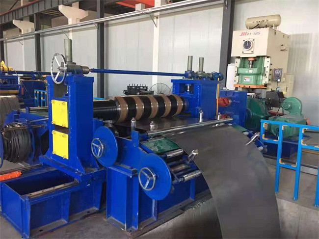 Galvanisierte Farbaufschlitzende Stahllinie Maschine 180KW vollautomatisch