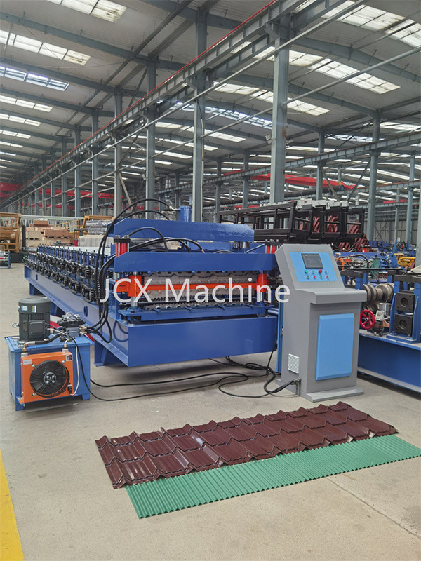 Automatische Hochgeschwindigkeitsdach-Platten-Rolle, die Hydraulikmotor der Maschinen-Doppelschicht-4KW bildet